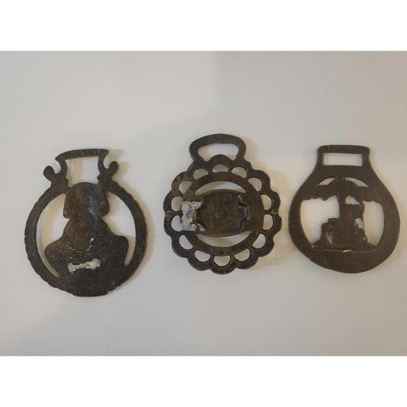 Vintage Horse Harness Medallions in Brass - Picture 2 of 5